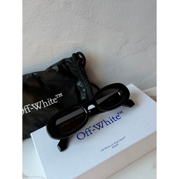 NEW Off White Amalfi Black Oval OERI087 Sunglasses